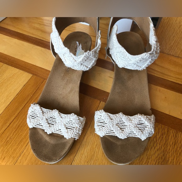 Sandals - Picture 5 of 5